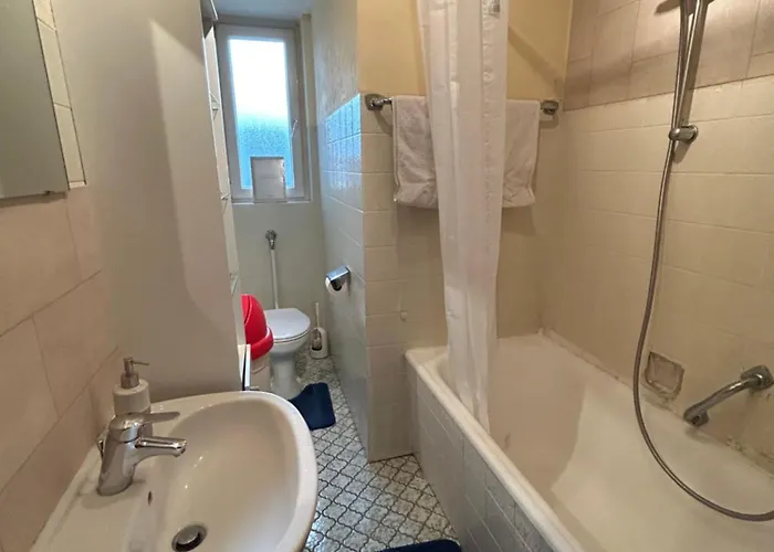 Stylisches Privatzimmer In Ruhiger Lage منزل للإقامة شفاينفورت